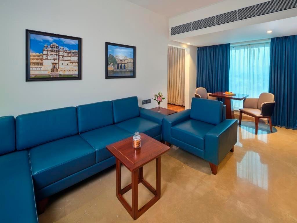 Pride Hotel Удайпур Экстерьер фото