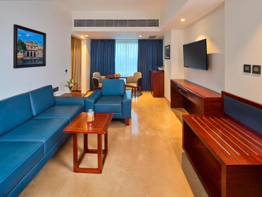 Pride Hotel Удайпур Экстерьер фото