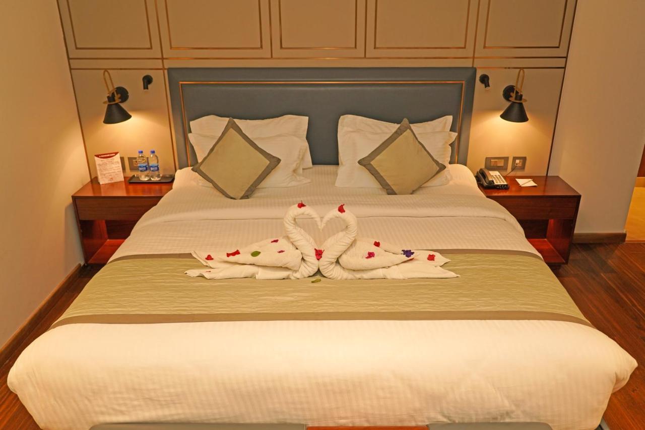 Pride Hotel Удайпур Экстерьер фото