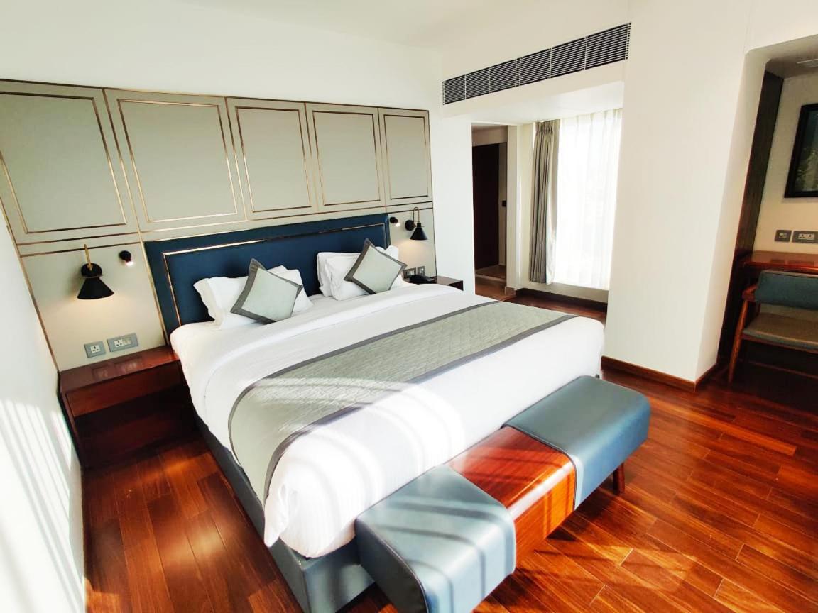 Pride Hotel Удайпур Экстерьер фото