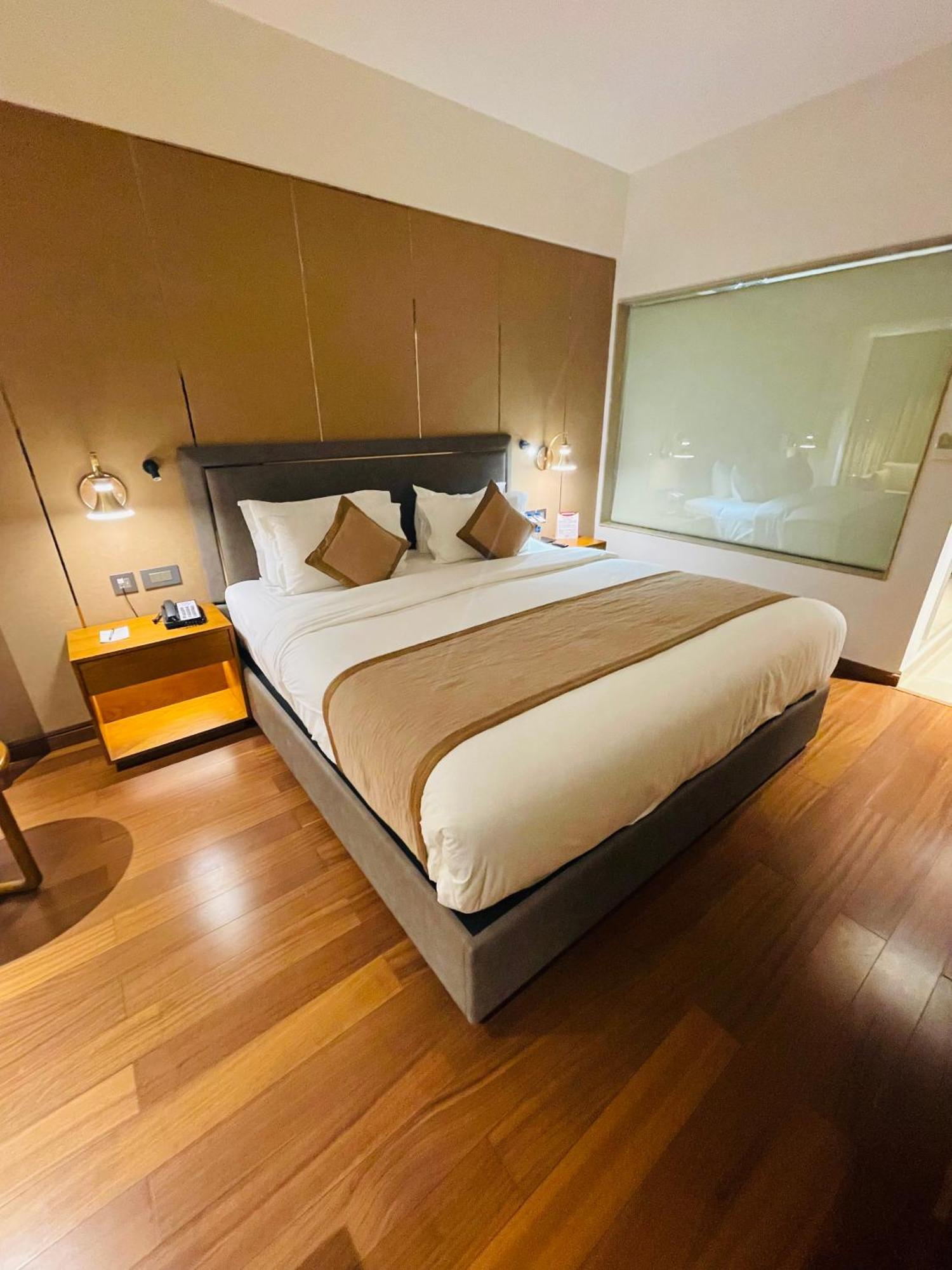 Pride Hotel Удайпур Экстерьер фото