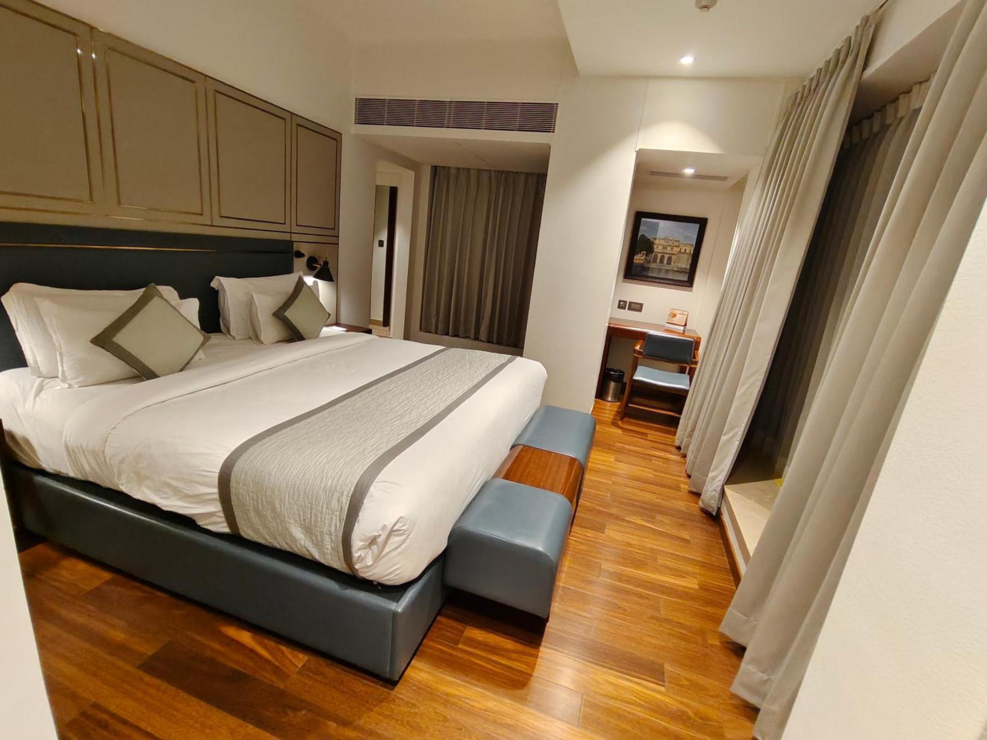 Pride Hotel Удайпур Экстерьер фото